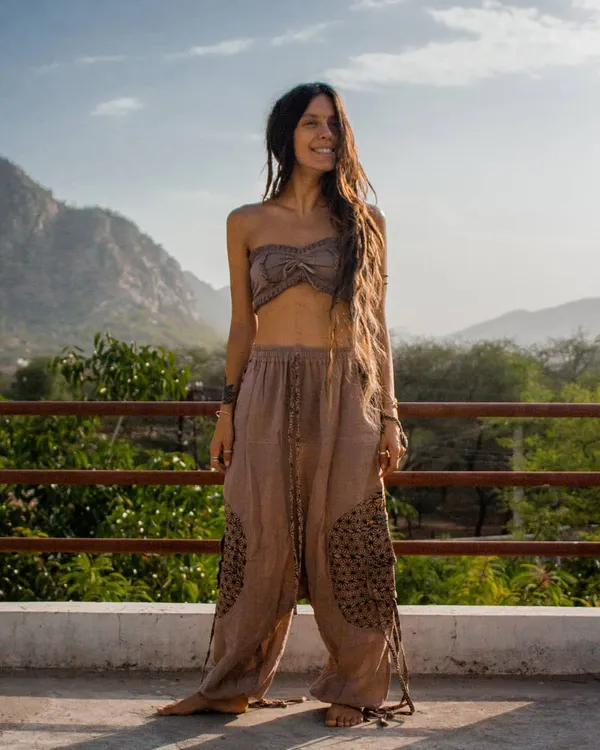 Raihne Cosmopoulos's BabeWiki Profile