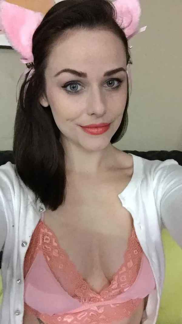 Rain Daniels's BabeWiki Profile