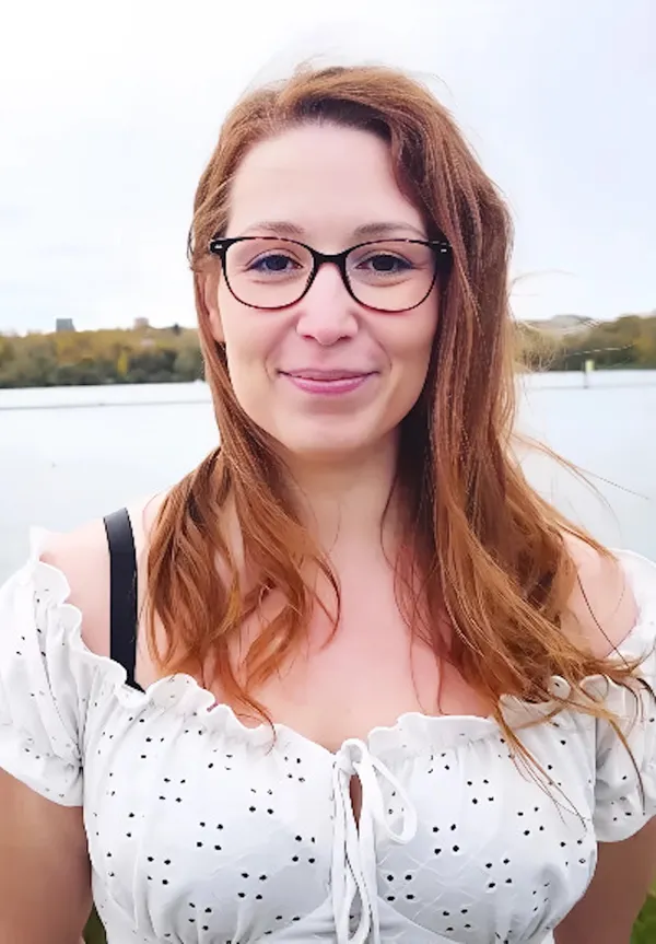 Red Andrea Moon's photo 4