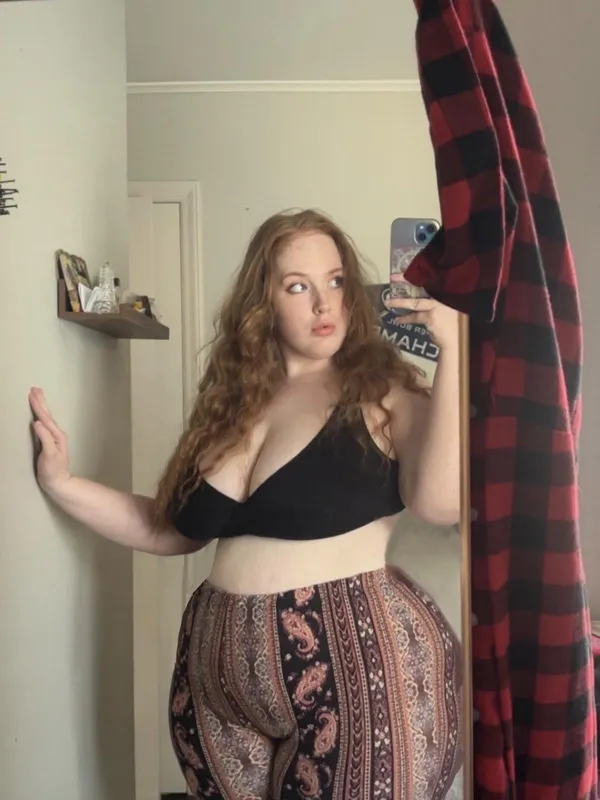 RedheadedHoneyDoll's photo 6