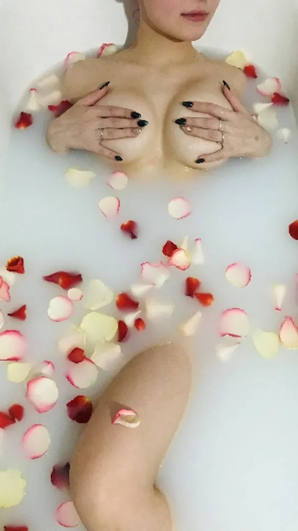 RedHeadFoxy's photo 2