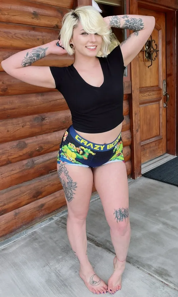 Ree Yue's BabeWiki Profile