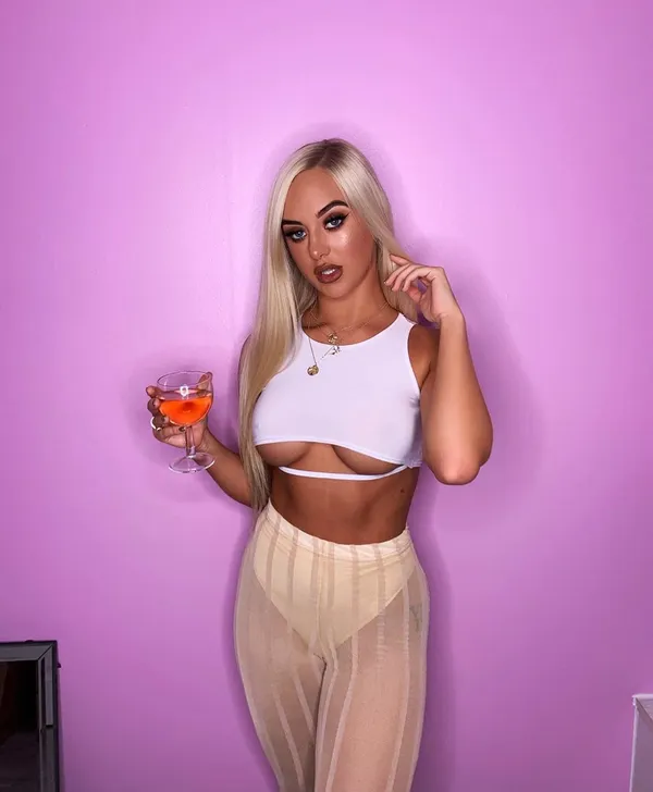 Rhiannon Blue's photo 6