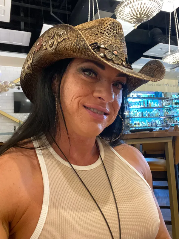 Ripped Vixen's photo 7