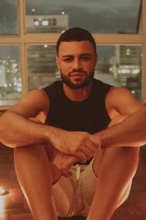 Ro's BabeWiki Profile