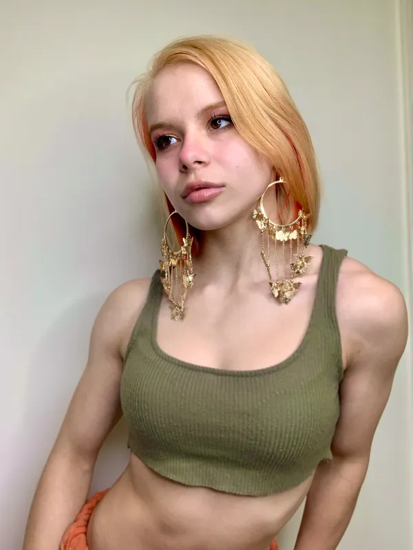 Roan Oak's BabeWiki Profile