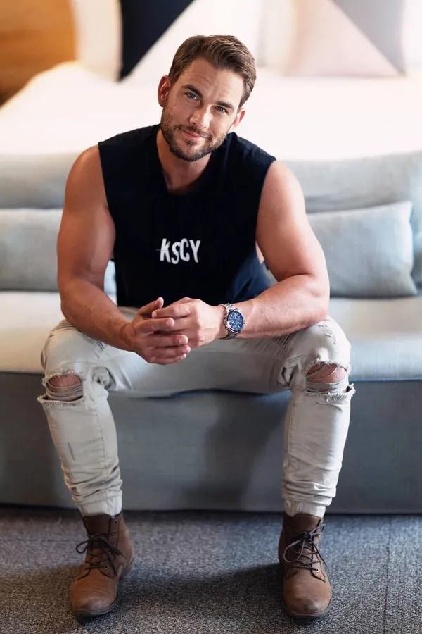 Robbie Bampton's BabeWiki Profile