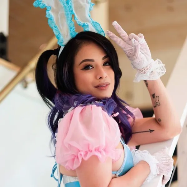 Rochelle Ren's BabeWiki Profile