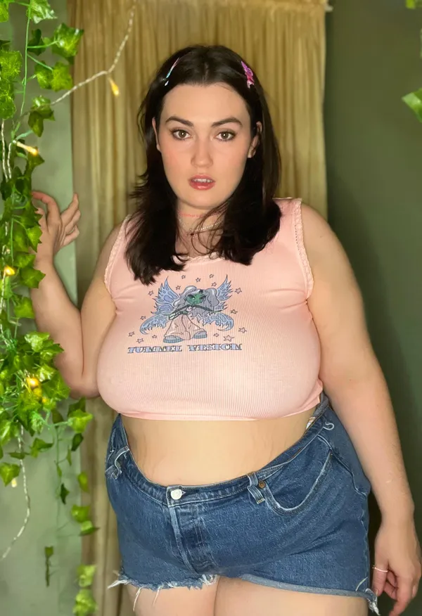 Roxy Clover's BabeWiki Profile