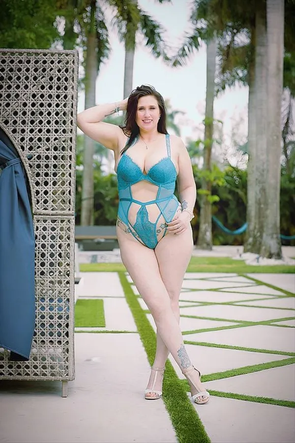 Roxy Rogerz's BabeWiki Profile