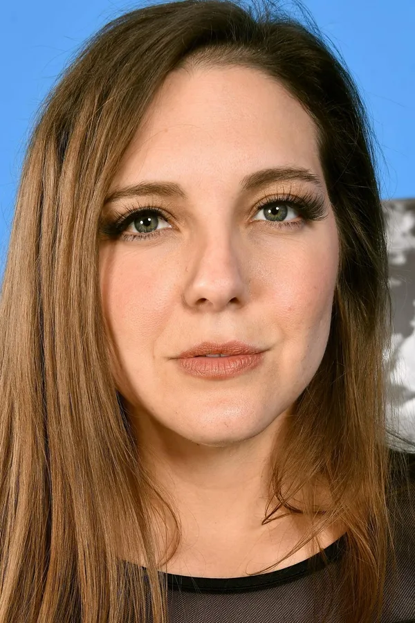 Sadie Holmes's photo 5