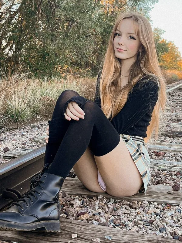 Sarah Bunni's BabeWiki Profile