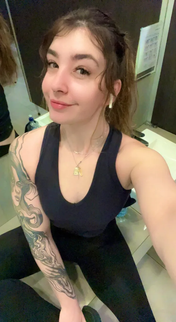 Sarah Button's photo 3