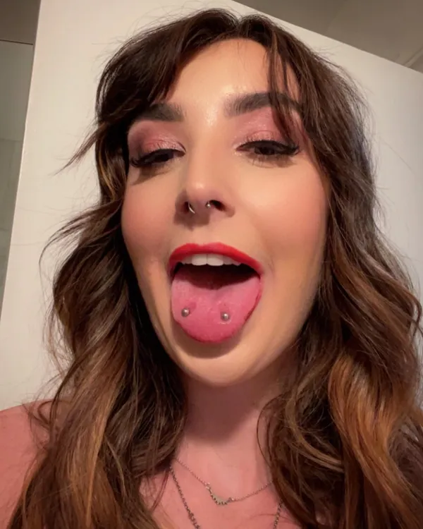 Sarah Button's BabeWiki Profile