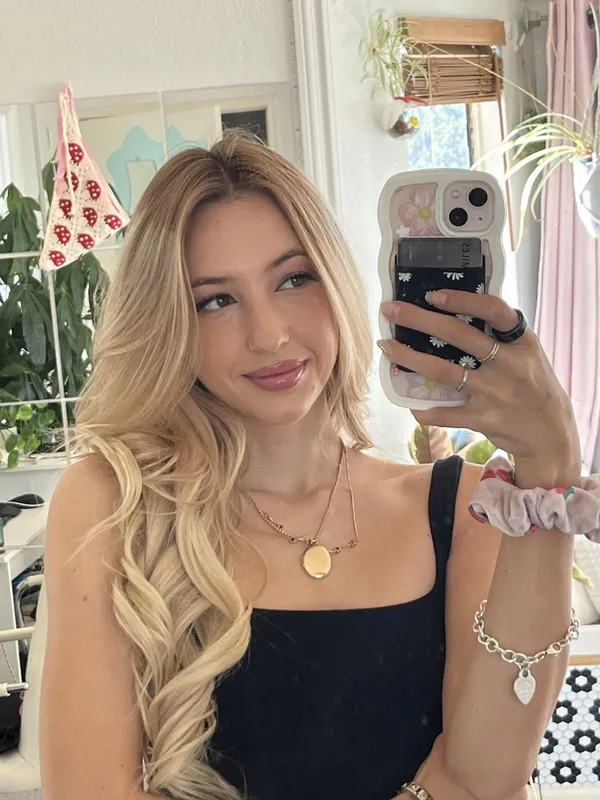 Savannah Elisse's BabeWiki Profile