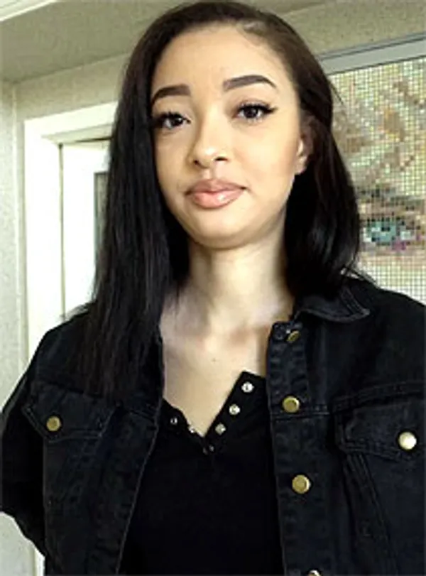 Scarlett Bloom's photo 10