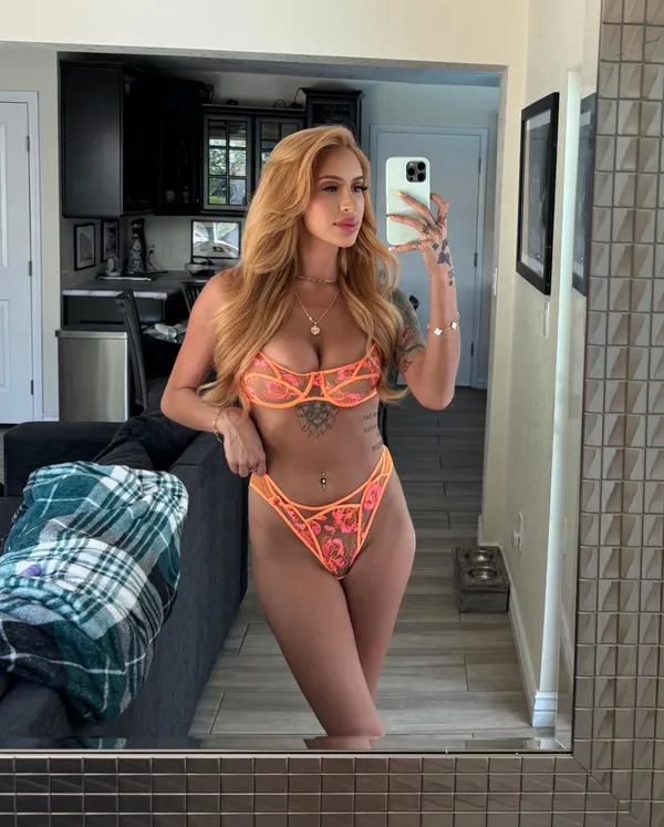 Scarlett Sommers's BabeWiki Profile