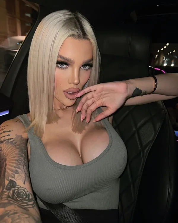 Shay Blonde's photo 3