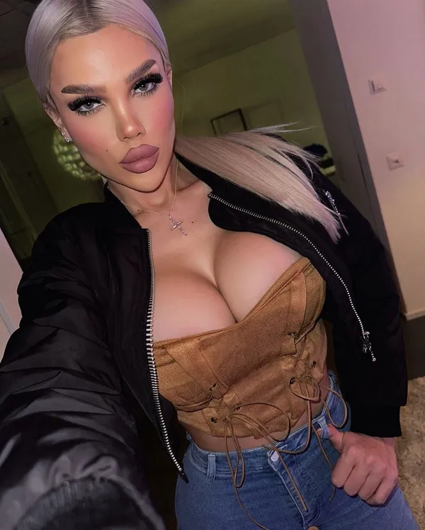 Shay Blonde's photo 4