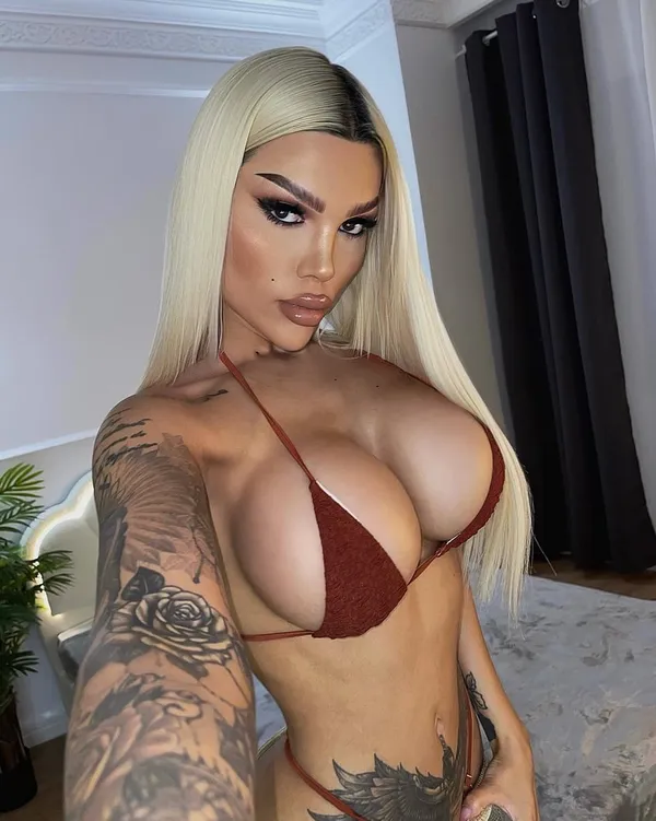 Shay Blonde's photo 6