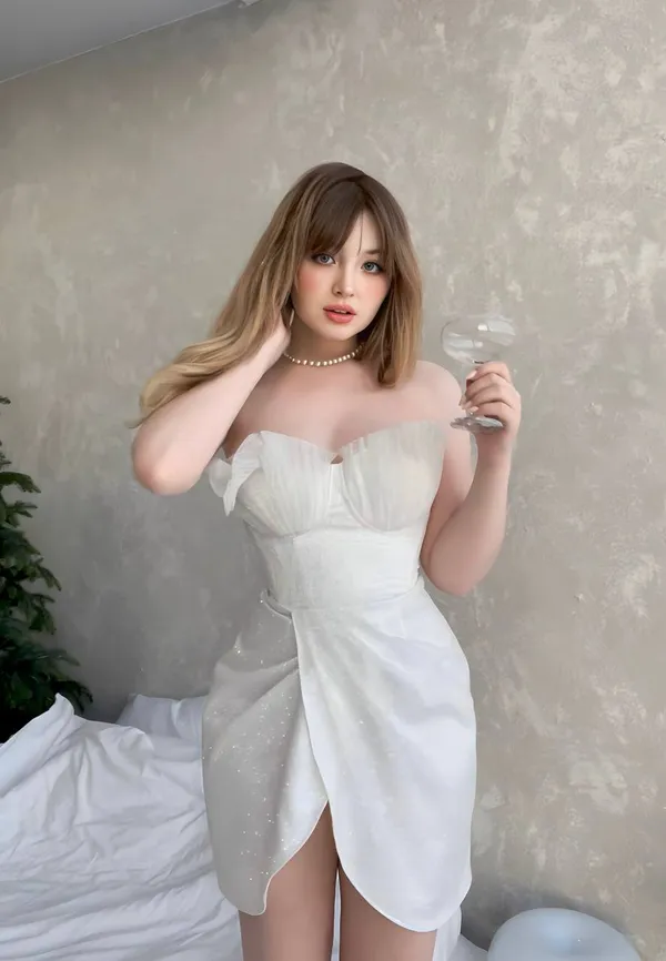 Shy Blanche's photo 3