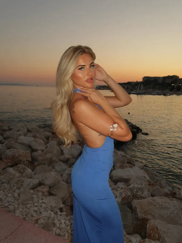 Sophie Aspin's photo 6