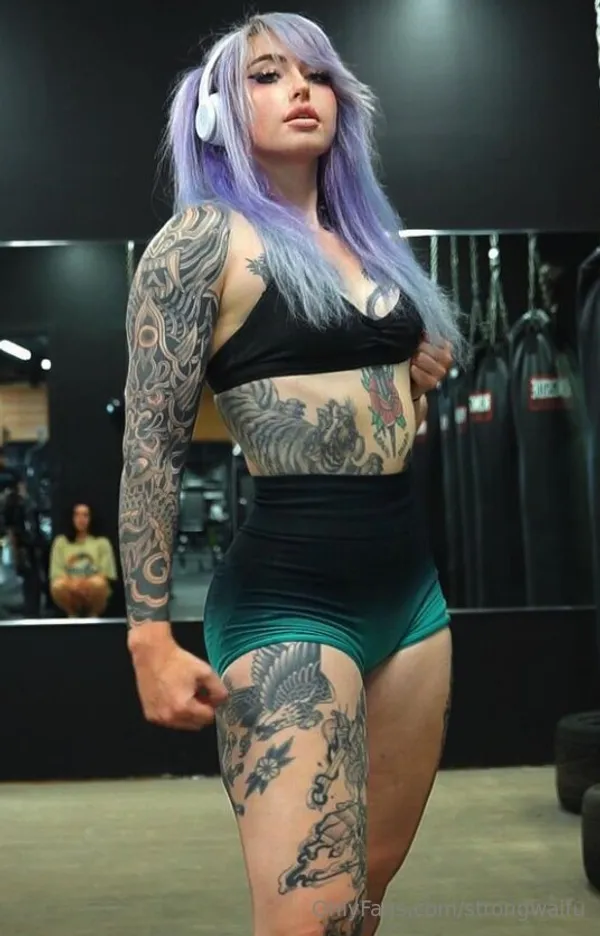 Strongwaifu's photo 3