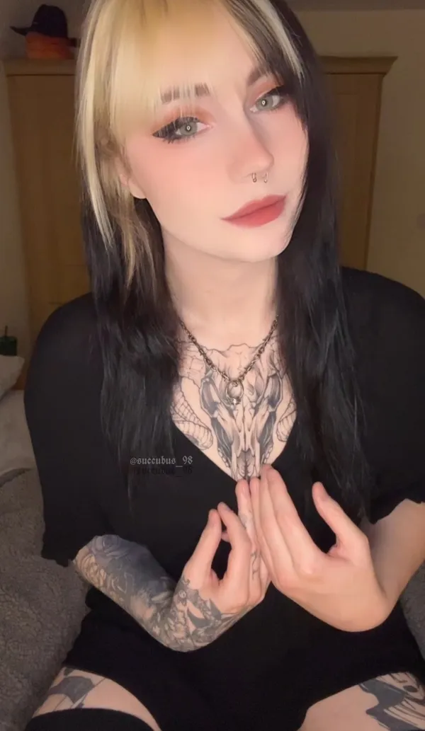 Succubus_98's photo 5