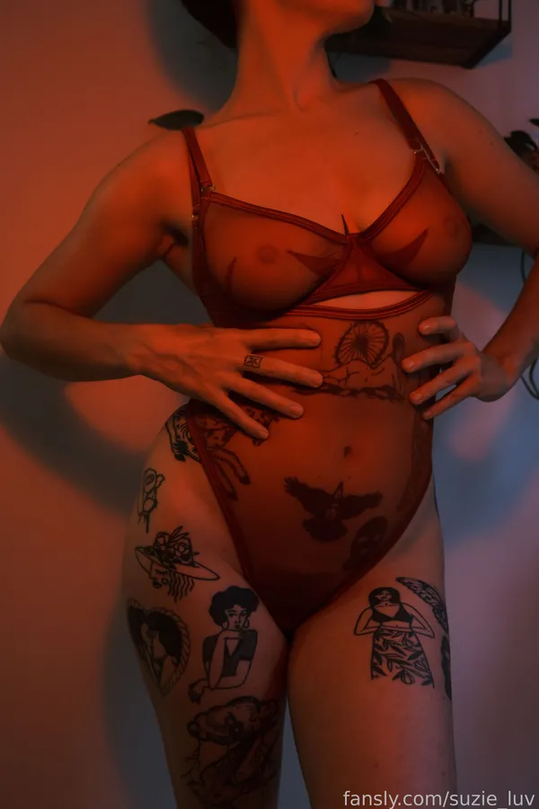 Suzie Luv's BabeWiki Profile