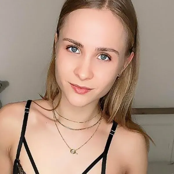 SweetGini's BabeWiki Profile
