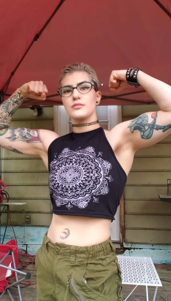 Synthetika Lynn's BabeWiki Profile