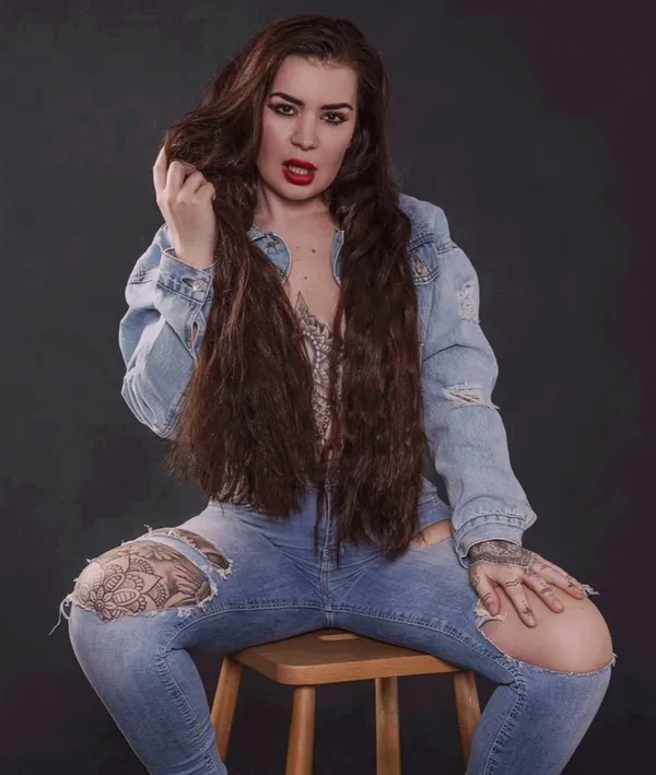 Tasha Zoe Jobbins's BabeWiki Profile