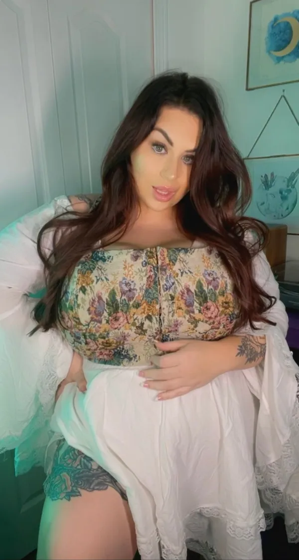 Taylor (housewifeswag)'s photo 4