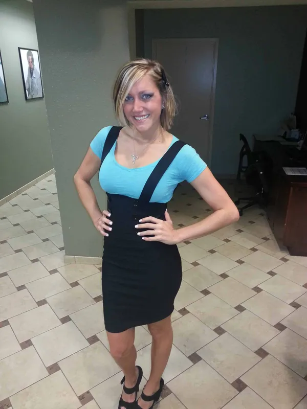 Taylor Raz's BabeWiki Profile