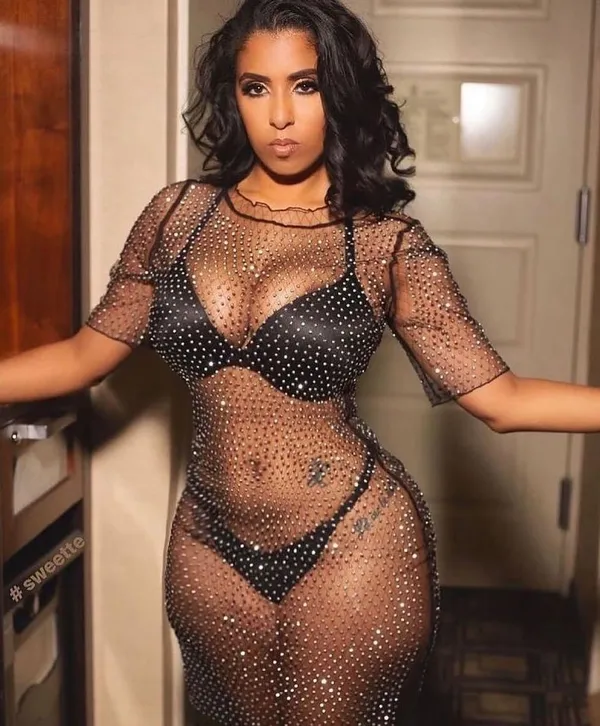 Thais Gonzalez's BabeWiki Profile