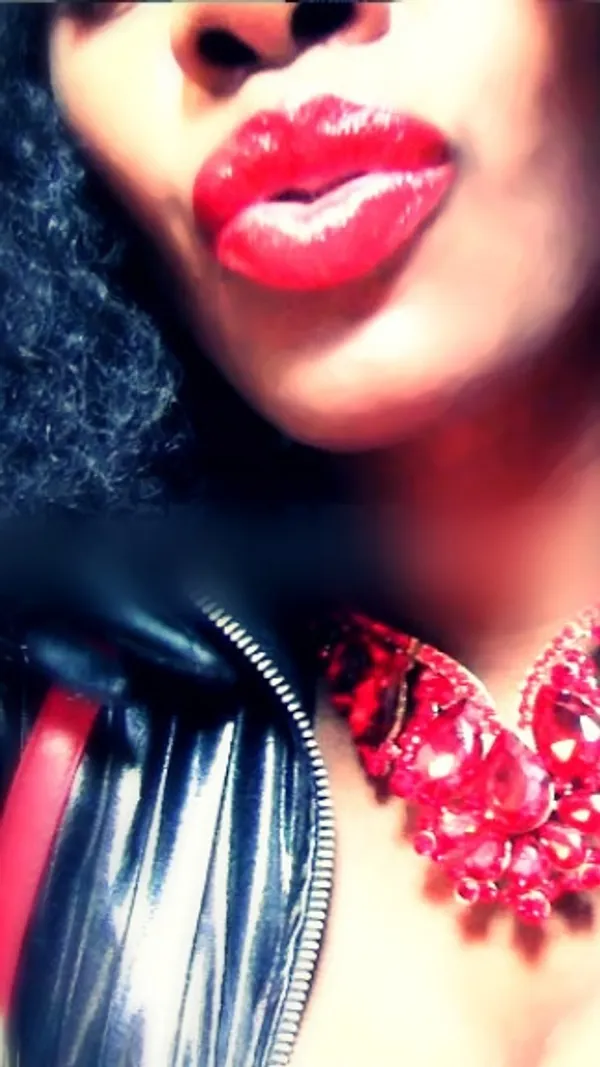 The Goddess Simone's BabeWiki Profile