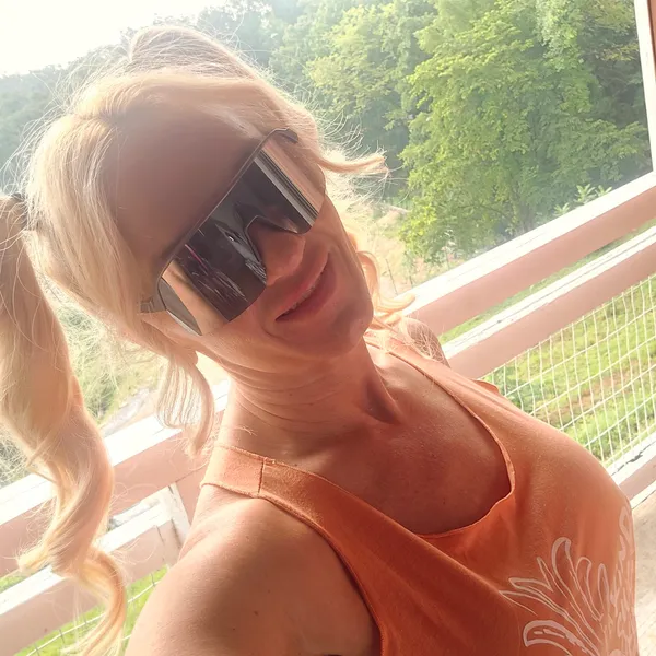 theboujeebarbie's BabeWiki Profile