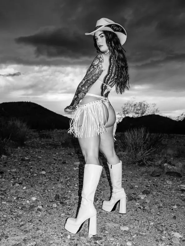 thelatbarbie's photo 7