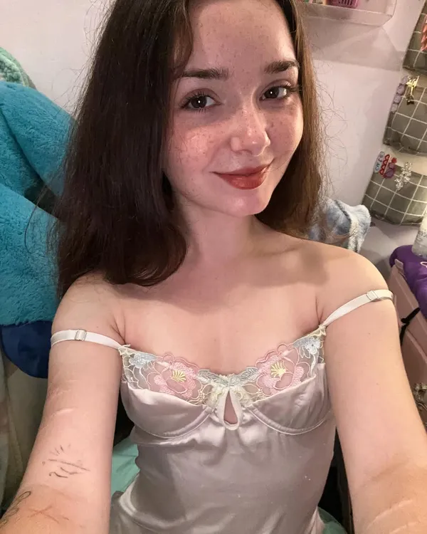 therealaly's photo 3