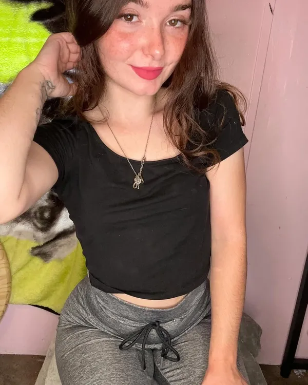 therealaly's photo 6