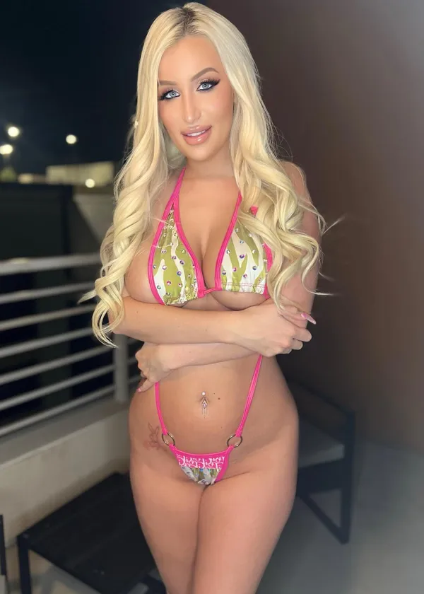 Tiffani Madison's photo 8