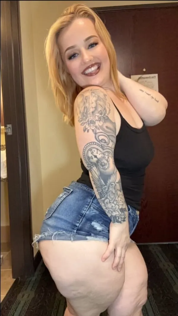 Tineeboo's BabeWiki Profile