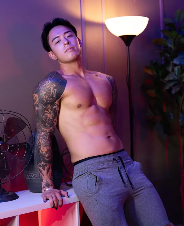 Titus Low's BabeWiki Profile