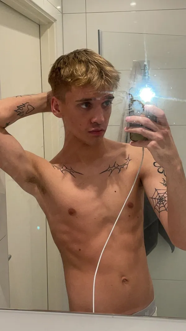 twinkliam03's BabeWiki Profile