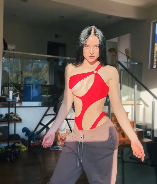 Valeriia Zakharova's BabeWiki Profile