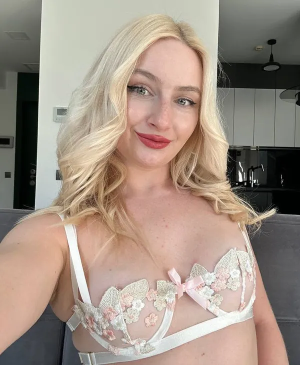 Valery Jones's BabeWiki Profile