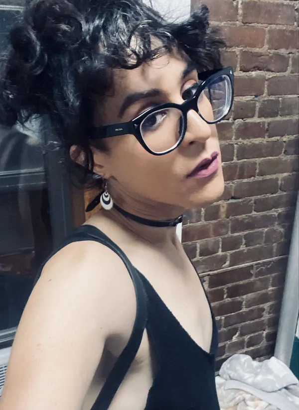 Vana DeLuna's BabeWiki Profile