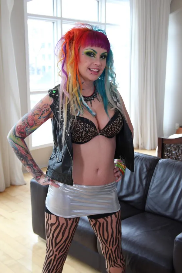 Vandal Vyxen's BabeWiki Profile