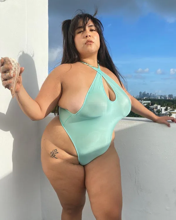 Vanessa Hinata's BabeWiki Profile