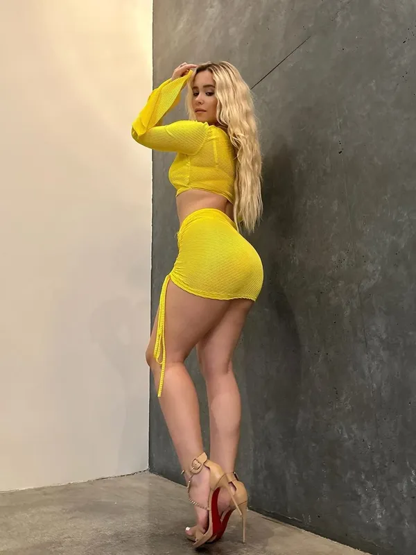 Vanessa Violet's photo 3